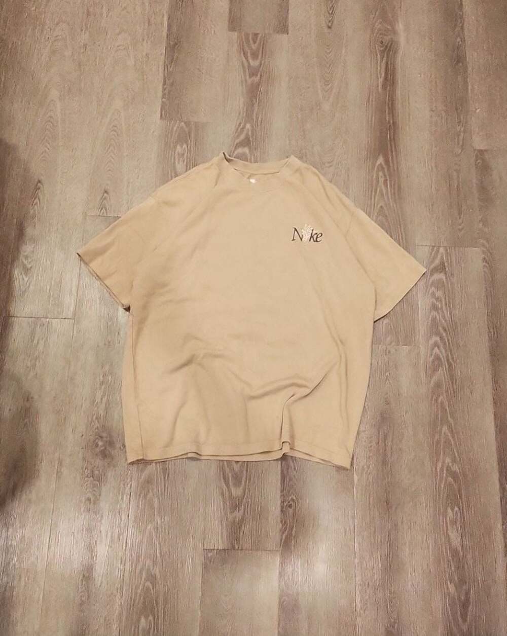 Nike The Nike Tee Loose Fit Light Brown Graphic T-Shirt